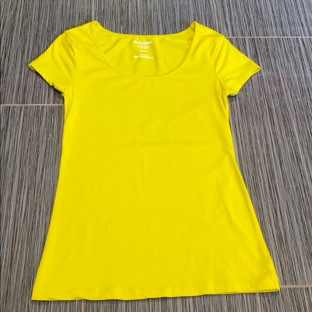 Women’s Old Navy yellow  fitted crew shirt size M